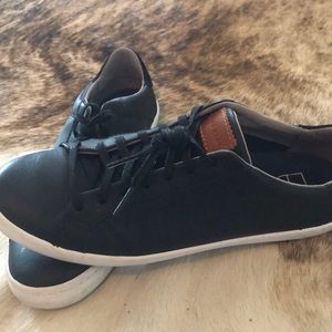 Women’s Cole Haan Black Low Cut Size 8